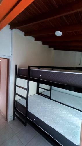 Casa C�moda, Cerca Parque Acu�tico En Medellin