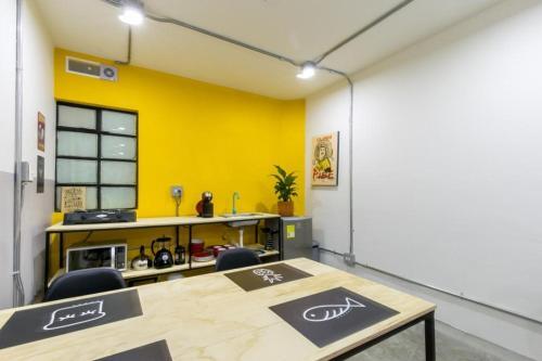 Apartamento Studios Amarillo-morado-ocre