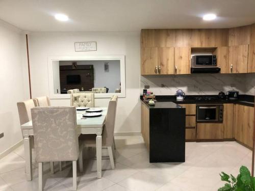 Casa Con Excelente Ubicaci�n Cerca Poblado Piso 3