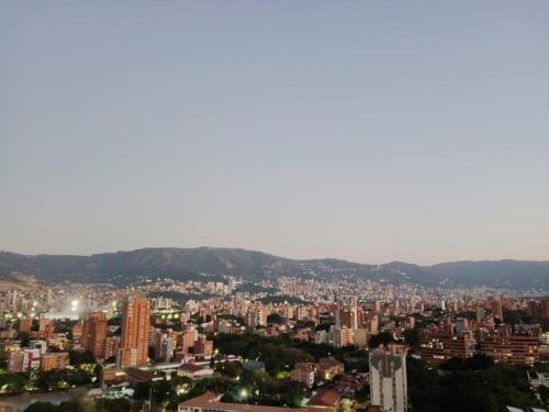 Apartamento Flat Iluminado/vista A La Ciudad/metro Cerca
