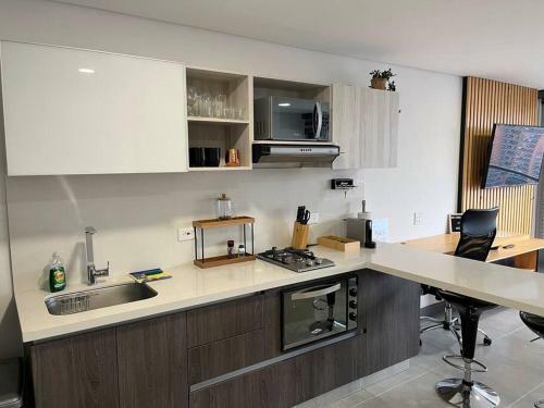 Apartamento Stunning Loft Ciudad Del Rio Poblado-pool-gym-view