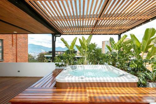 Villa Provenza Luxury Penthouse ? Pvt. Rooftop ? Jacuzzi