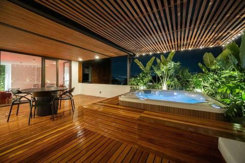 Villa Provenza Luxury Penthouse ? Pvt. Rooftop ? Jacuzzi