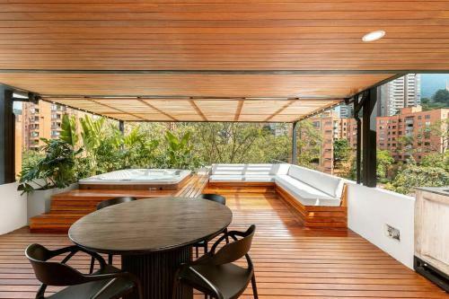 Villa Provenza Luxury Penthouse ? Pvt. Rooftop ? Jacuzzi