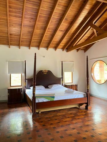 Lodge El Lago Hotel