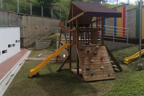 Apartamento Nuevo. Vista A Monta�as