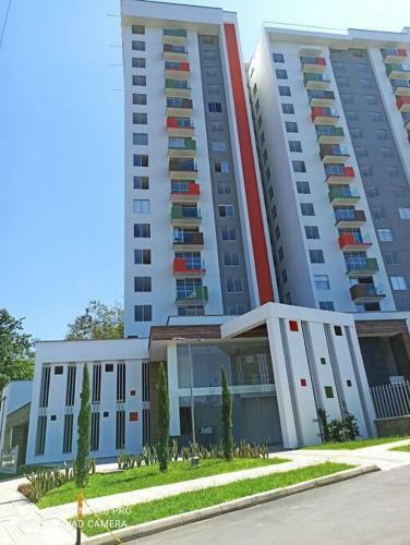 Apartamento Nuevo. Vista A Monta�as