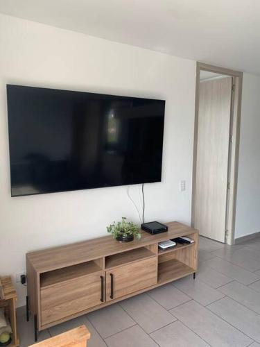 Apartamento Nuevo. Vista A Monta�as