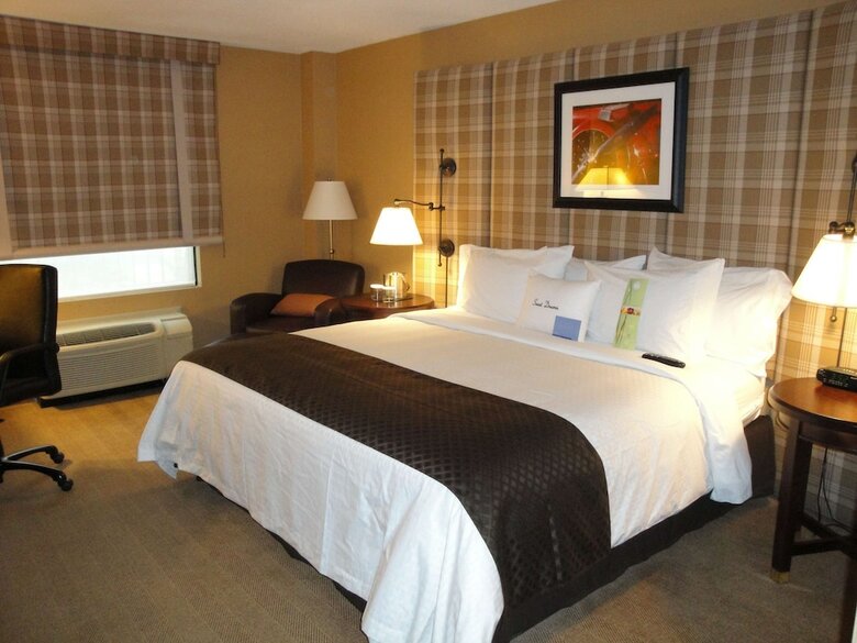 Hotel Doubletree By Hilton Cincinnati Airport