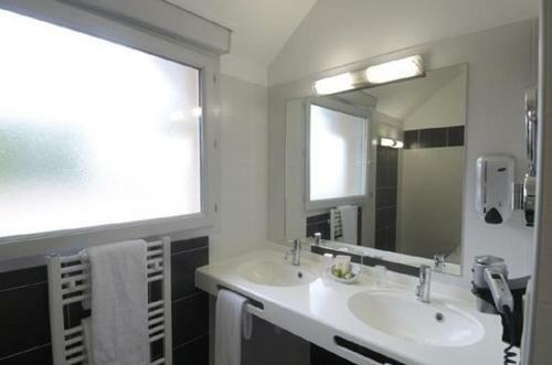 Hotel Logis H�tel De La Tour