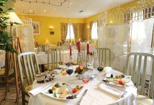 Hotel Logis H�tel De La Tour