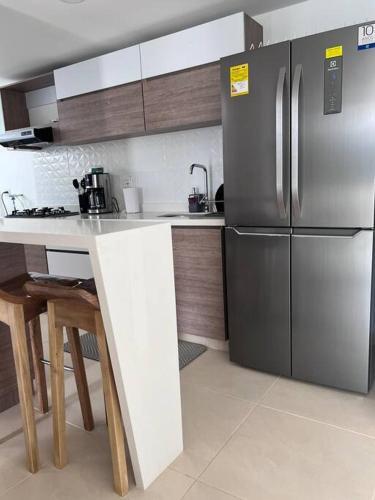 Modern Pent House Apartment, Close To Everything