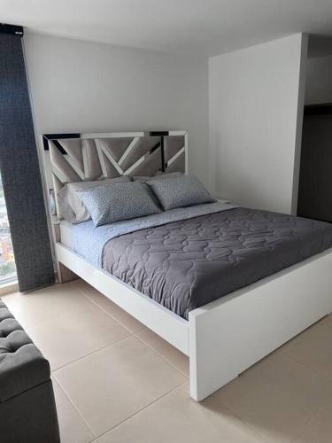 Modern Pent House Apartment, Close To Everything