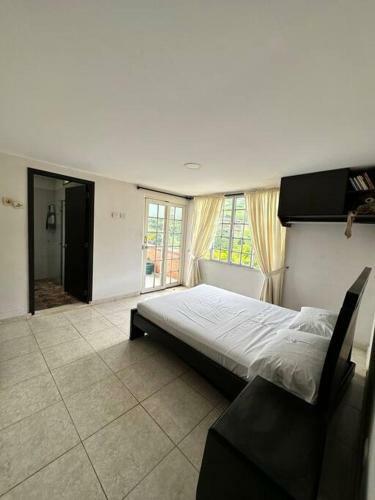 Villa Mercy, Finca Con Jacuzzi Cerca A Pereira