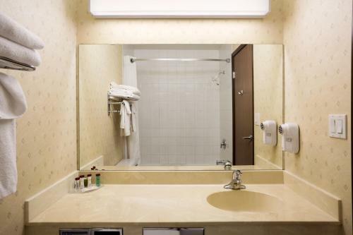 Hotel Ramada Inn & Suites