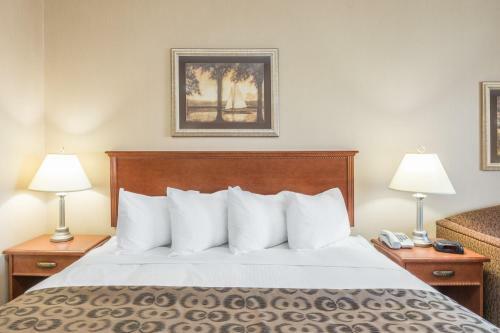 Hotel Ramada Inn & Suites