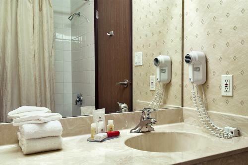 Hotel Ramada Inn & Suites
