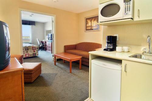 Hotel Ramada Inn & Suites