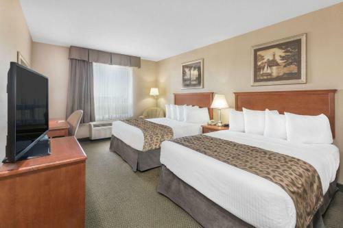 Hotel Ramada Inn & Suites