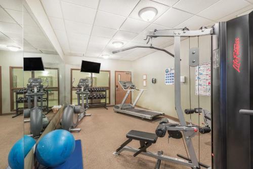 Hotel Ramada Inn & Suites