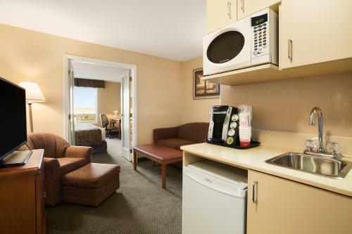 Hotel Ramada Inn & Suites