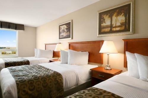 Hotel Ramada Inn & Suites