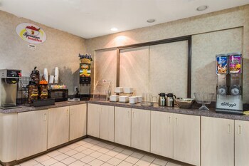 Hotel Super 8 Garland North Dallas