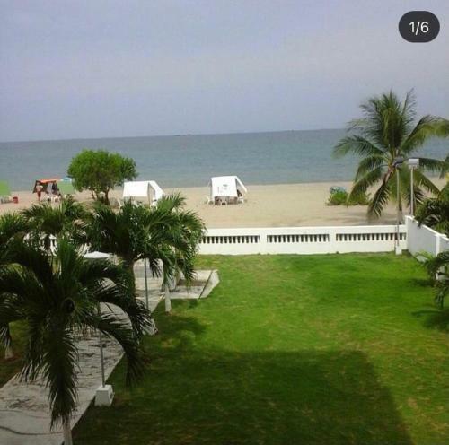 Apartamento Frente A La Playa En Cove�as