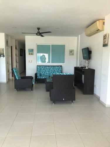 Apartamento Frente A La Playa En Cove�as