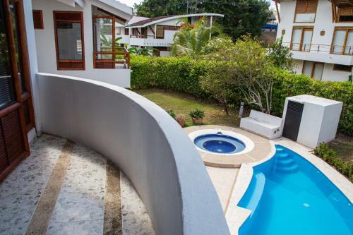 Hermosa Casa Con Piscina En Carmen De Apical�