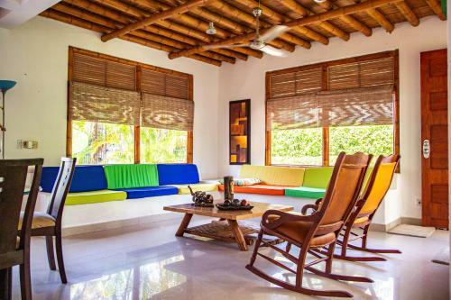 Hermosa Casa Con Piscina En Carmen De Apical�