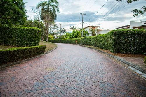 Hermosa Casa Con Piscina En Carmen De Apical�
