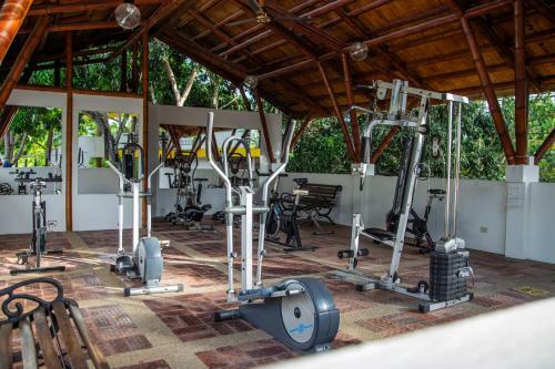 Hermosa Casa Con Piscina En Carmen De Apical�