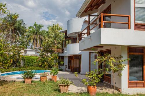 Hermosa Casa Con Piscina En Carmen De Apical�