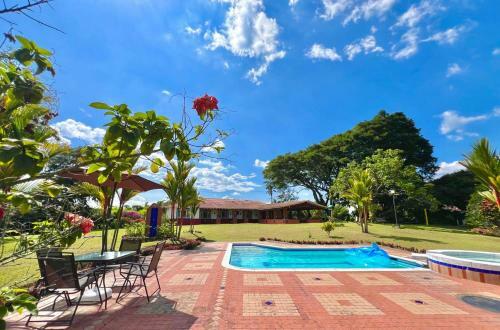 Agroturismo Chalet La Puerta Del Sol
