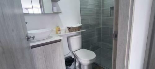Apartamento Al Lado Centro Comercial Fabricato. Medellin