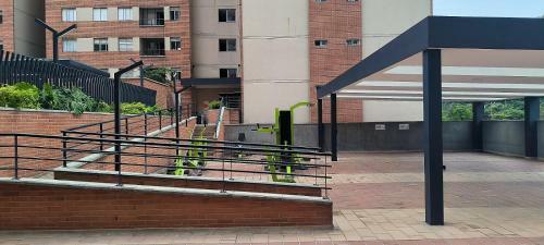 Apartamento Al Lado Centro Comercial Fabricato. Medellin
