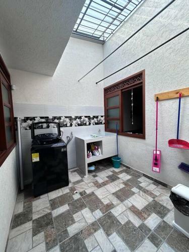 Ubicada En El Barrio La Julia, Excelente Ubicaci�n