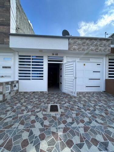Ubicada En El Barrio La Julia, Excelente Ubicaci�n