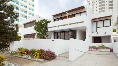 Lovely 2br Villa With Ocean View In Cartagena