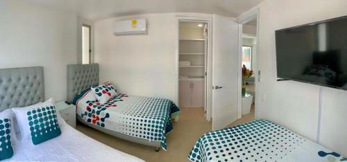 2 Bedroom Beachfront Apartment 2p1-al3 With Pool And Wifi