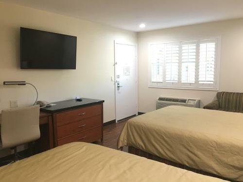 Motel Simply Home Inn & Suites - Riverside