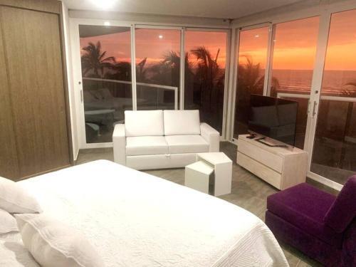 Hermoso Y Amplio Apartamento Frente Al Mar.
