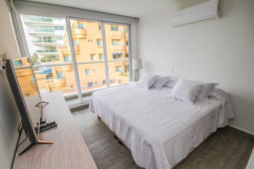 Hermoso Y Amplio Apartamento Frente Al Mar.