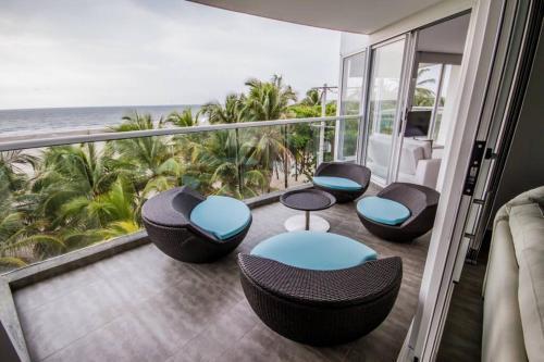 Hermoso Y Amplio Apartamento Frente Al Mar.