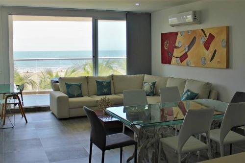 Hermoso Y Amplio Apartamento Frente Al Mar.