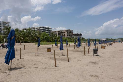 Lujoso Apartamento Con Salida Directa A La Playa Edificio Morros Eco
