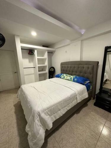 Apartamento C�modo Apto Frente Al Mar, Excelente Ubicaci�n.
