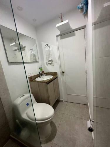 Apartamento C�modo Apto Frente Al Mar, Excelente Ubicaci�n.