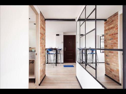Stunning 2 Bedroom Apartment In A1 Location!